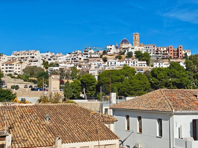 Amplio y luminoso piso, a tan solo 50 metros de la Playa de la Roda en Altea photo 0