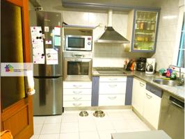 se vende casa adosada en la urbanización Monteleon, amueblada, 3 hab, 3baños , garaje, jardín, piscina, bar, photo 0