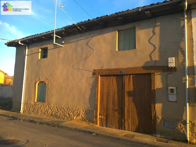se vende casa en Alija de la Ribera - León, totalmente exterior, al lado de la plaza del caño de la calle real photo 0