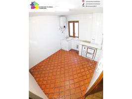 se vende piso para reformar, con 3 habitaciones, un baño, terraza, salón con bastantes ventanales, orientación sureste, photo 0