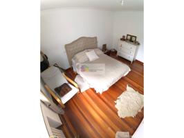 se vende piso en el centro de Ponferrada, de 245m2, con 5 habitaciones, 3 baños, cochera, trastero, muy luminoso, ves el photo 0
