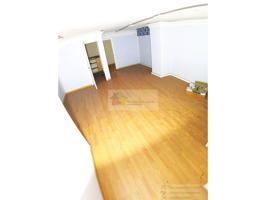 se alquila local, exterior, da la calle las fuentes de 188m2, con un despacho, zona de trabajo, dos almacenes, dos baños photo 0