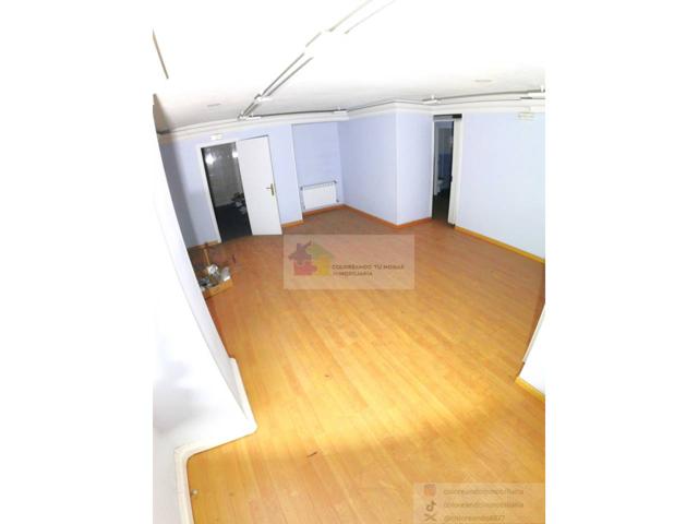 se alquila local, exterior, da la calle las fuentes de 188m2, con un despacho, zona de trabajo, dos almacenes, dos baños photo 0