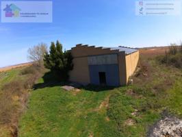 se vende terreno rústico de 5.097m2, dispone de dos naves de almacenamiento de 462m2, en Villavante, se encuentra al lad photo 0