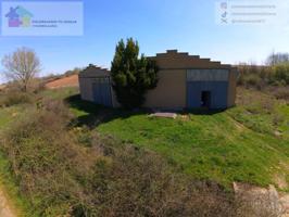 se vende terreno rústico de 5.097m2, dispone de dos naves de almacenamiento de 462m2, en Villavante, se encuentra al lad photo 0