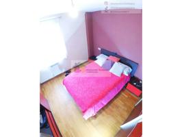 se vende piso de dos habitaciones, un baño, cochera, trastero en Navatejera, al lado del polideportivo municipal, es una photo 0