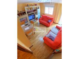 se vende piso de dos habitaciones, un baño, cochera, trastero en Navatejera, al lado del polideportivo municipal, es una photo 0