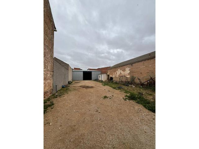 VENTA DE SOLAR CON NAVE EN CALLE CASTOR ZARCO (SOCUÉLLAMOS) photo 0