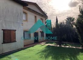 SE VENDE PRECIOSO CHALET EN ZONA CERES GOLF photo 0