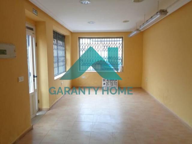 ¡SE ALQUILA LOCAL COMERCIAL EN ZONA LLOPIS IBORRA, CÁCERES! 🏢✨ photo 0