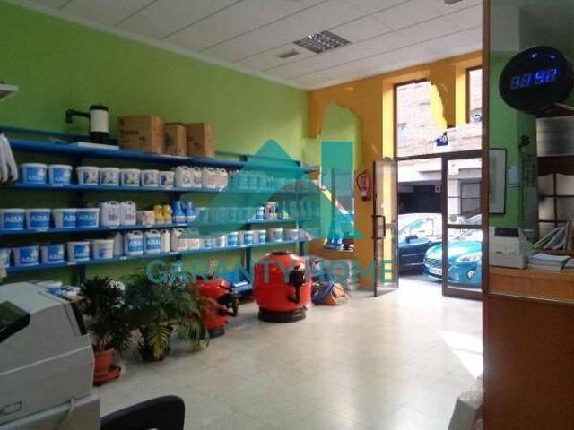 Se alquila local en el centro photo 0