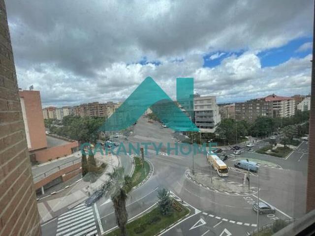 🏢 ¡SE VENDE OFICINA CONVERTIBLE A VIVIENDA EN EDIFICIO EUROPA, ZONA CENTRO – CÁCERES! ✨ photo 0