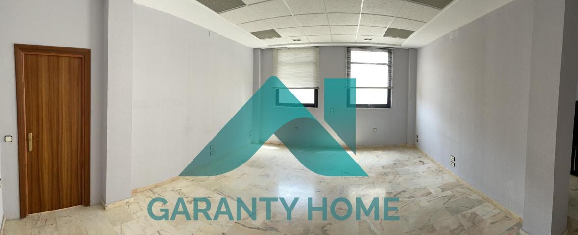 SE VENDE OFICINA EN EL CENTRO CON POSIBILIDAD DE CONVERTIR A VIVIENDA photo 0