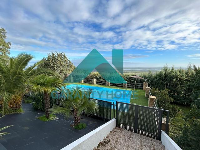 ¡SE VENDE IMPRESIONANTE CHALET EN ZONA LA MONTAÑA, CÁCERES! 🏡✨ photo 0