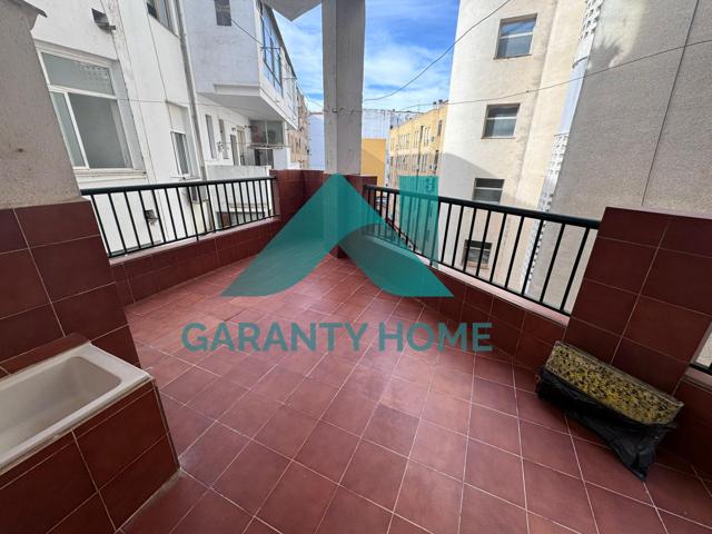 SE VENDE PISO CON MUCHAS POSIBILIDADES EN ZONA CRUZ DE LOS CAÍDOS photo 0