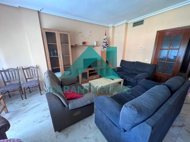 ¡AMPLIO PISO EN VENTA EN LA ZONA EROSKI DE CÁCERES! 🏡 photo 0