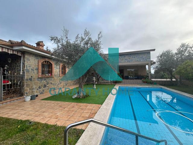 ¡SE VENDE ESPECTACULAR CHALET EN MALPARTIDA DE CÁCERES! 🏡🌟 photo 0