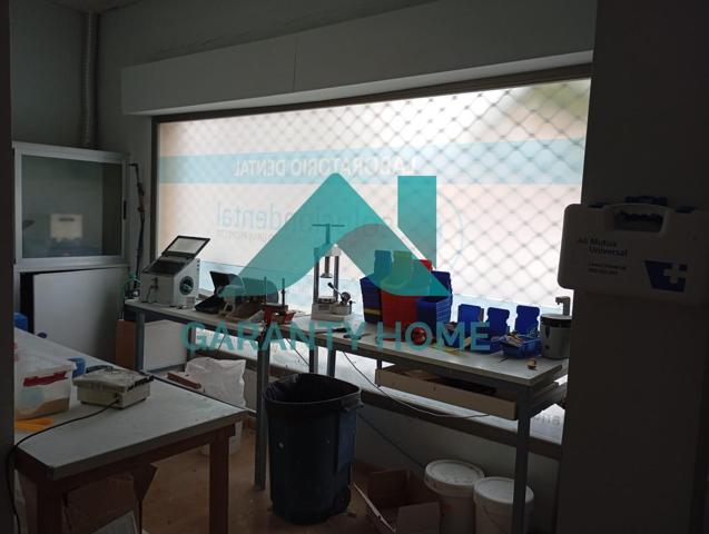 ¡SE VENDE LOCAL COMERCIAL EN RESIDENCIAL GREDOS, CÁCERES! 🏢✨ photo 0