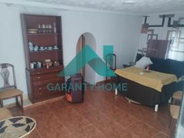 🏡 ¡SE VENDE CASA EN EL CENTRO DE GARROVILLAS DE ALCONÉTAR! ✨ photo 0