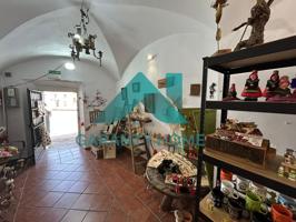 🏢 LOCAL EN VENTA EN PLENA PLAZA MAYOR – CÁCERES photo 0