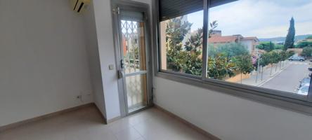 PISO CÉNTRICO EN MARTORELL photo 0