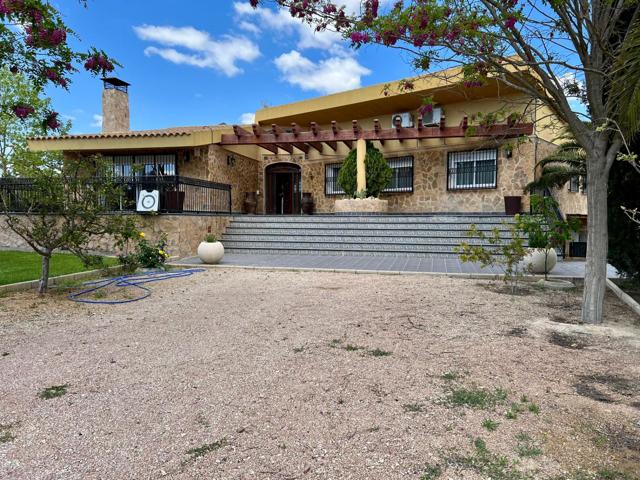 FINCA CON CHALET SAX photo 0