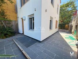 🏡 Chalet pareado de lujo en venta en Madrid – Diseño exclusivo, piscina privada y bodega de autor photo 0