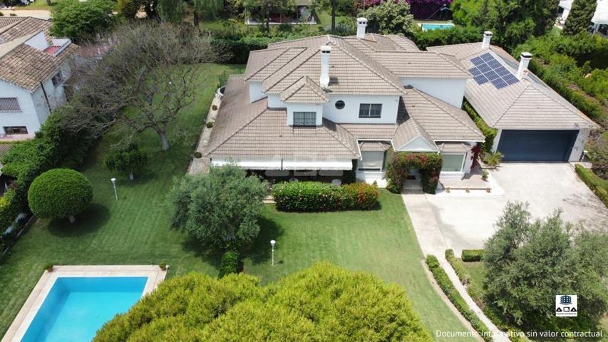 🏡 Chalet independiente de lujo en Jerez de La Frontera con piscina y jardín | Avenida Álvaro Domecq | ABA Expertos Inmobiliarios photo 0