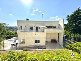 Chalet de lujo en Los Peñascales con vistas al lago | En venta | ABA Expertos Inmobiliarios photo 0
