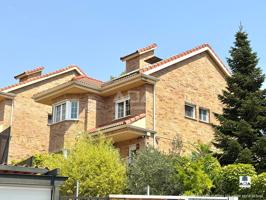 Chalet en Los Peñascales con seguridad 24h, 4 plantas y vistas despejadas al Monte del Pardo | ABA Expertos Inmobiliarios photo 0