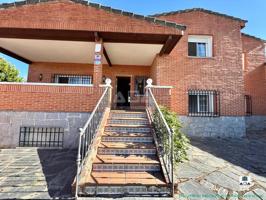 Exclusiva Villa Familiar de 7 Dormitorios en Parcela de 809m² photo 0