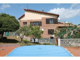 Casa en venta en Barberà del Vallès photo 0