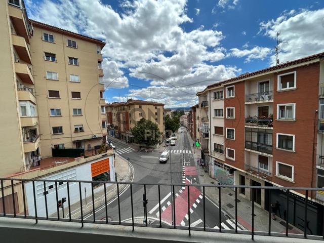 Piso En alquiler en Pamplona - Iruña photo 0