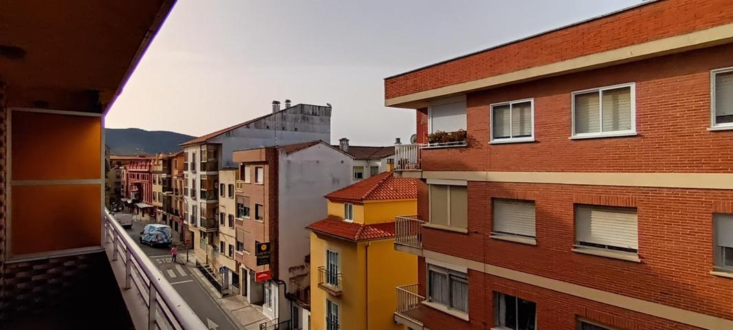 Piso en venta en Plasencia de 151 m2 photo 0