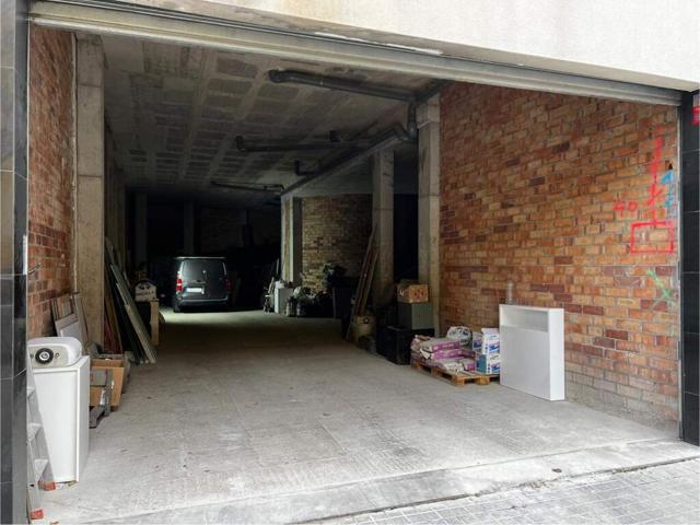Se alquila local comercial en La Pau 189 m2 photo 0