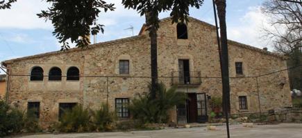 Masía del siglo XVII para restaurar con restaurante anexo photo 0
