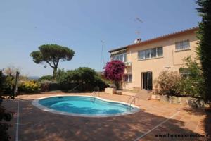 Casa de estilo árabe en Roca de Malvet con una encantadora zona de piscina photo 0