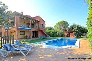 CASA AISLADA CON PISCINA photo 0