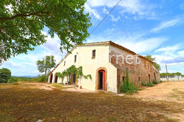 Masía catalana con terreno de 30Ha muy cerca de Sils photo 0