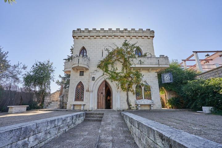 Casa con diseño de Castillo Medieval en Hinojos photo 0