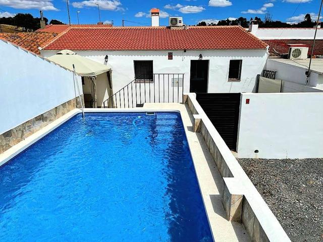 Casa De Pueblo En venta en El Almendro, El Almendro photo 0