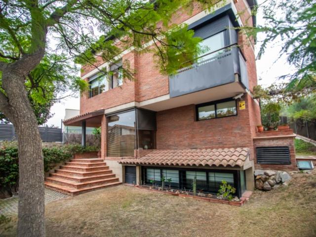 Villa En venta en Sant Just Desvern photo 0