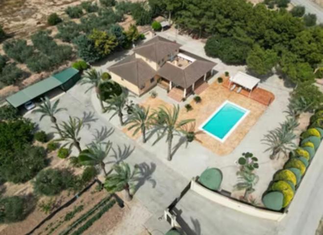 Villa En venta en Crevillent photo 0