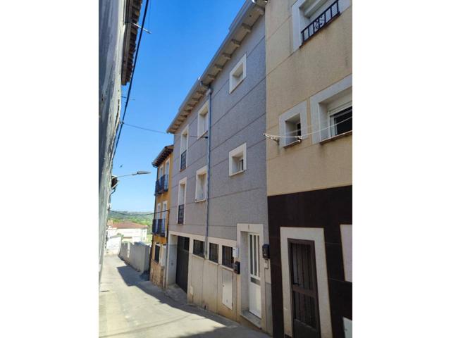 Edificio en venta en Sacedón photo 0