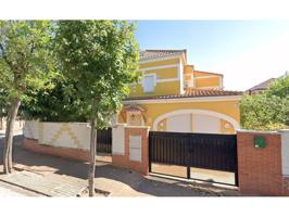 Chalet en venta en Cabanillas del Campo photo 0