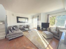 Se vende gran Adosado en los Pacos, Fuengirola, A 1.5 Km de la playa photo 0