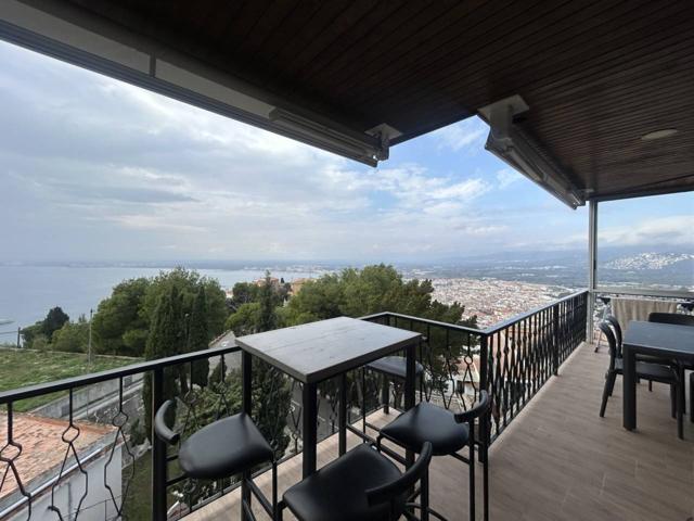 Apartamento renovado con terraza y vistas al mar en Roses photo 0