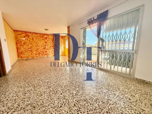 Amplio piso en venta en la zona de Vivar Téllez, junto a la conocida Cafetería Tomate, en Vélez-Málaga. photo 0