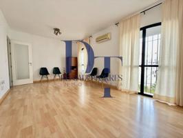 Amplio piso de 90 m² situado en el Conjunto El Carmen, en pleno centro de Vélez-Málaga. photo 0