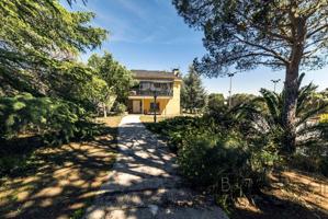 EN VENTA IMPRESIONANTE CHALET INDEPENDIENTE EN COLMENAREJO (MADRID). photo 0